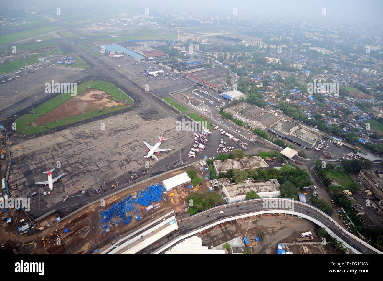 Vista aerea dell'aeroporto internazionale Chhatrapati Shivaji ; Sahar ; Mumbai Bombay ; Maharashtra ; India Foto Stock