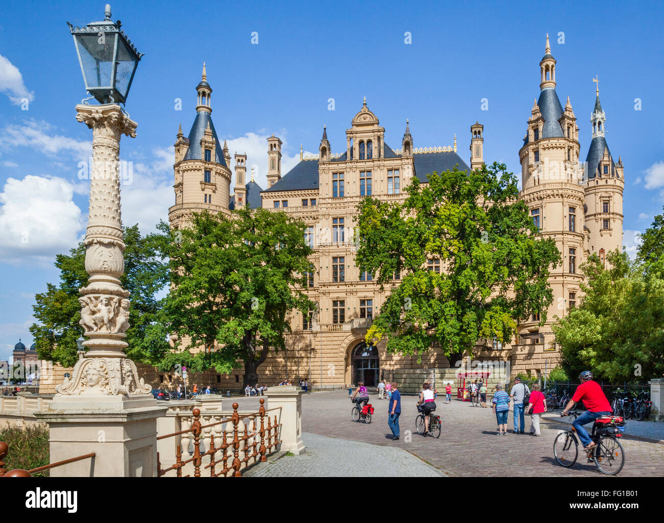 Germania, Meclenburgo-Pomerania Occidentale, vista romantica del palazzo di Schwerin Foto Stock