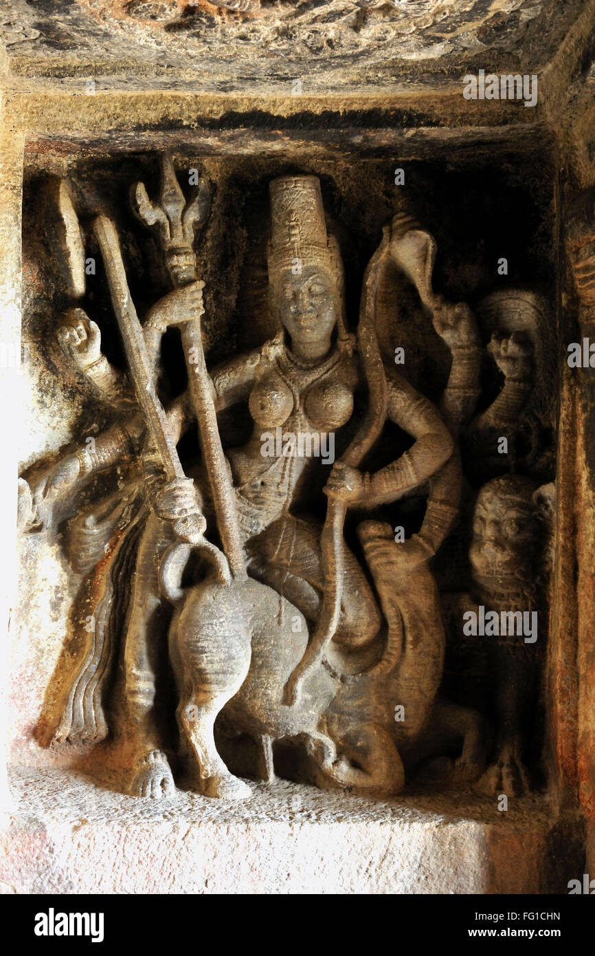 Brahmanical Tempio nella Grotta Ravanaphadi Aihole Karnataka India Asia Ott 2010 Foto Stock