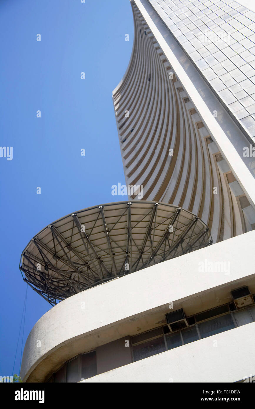 Bombay Stock Exchange (BSE) con antenna parabolica , Bombay Mumbai , Maharashtra , India Foto Stock