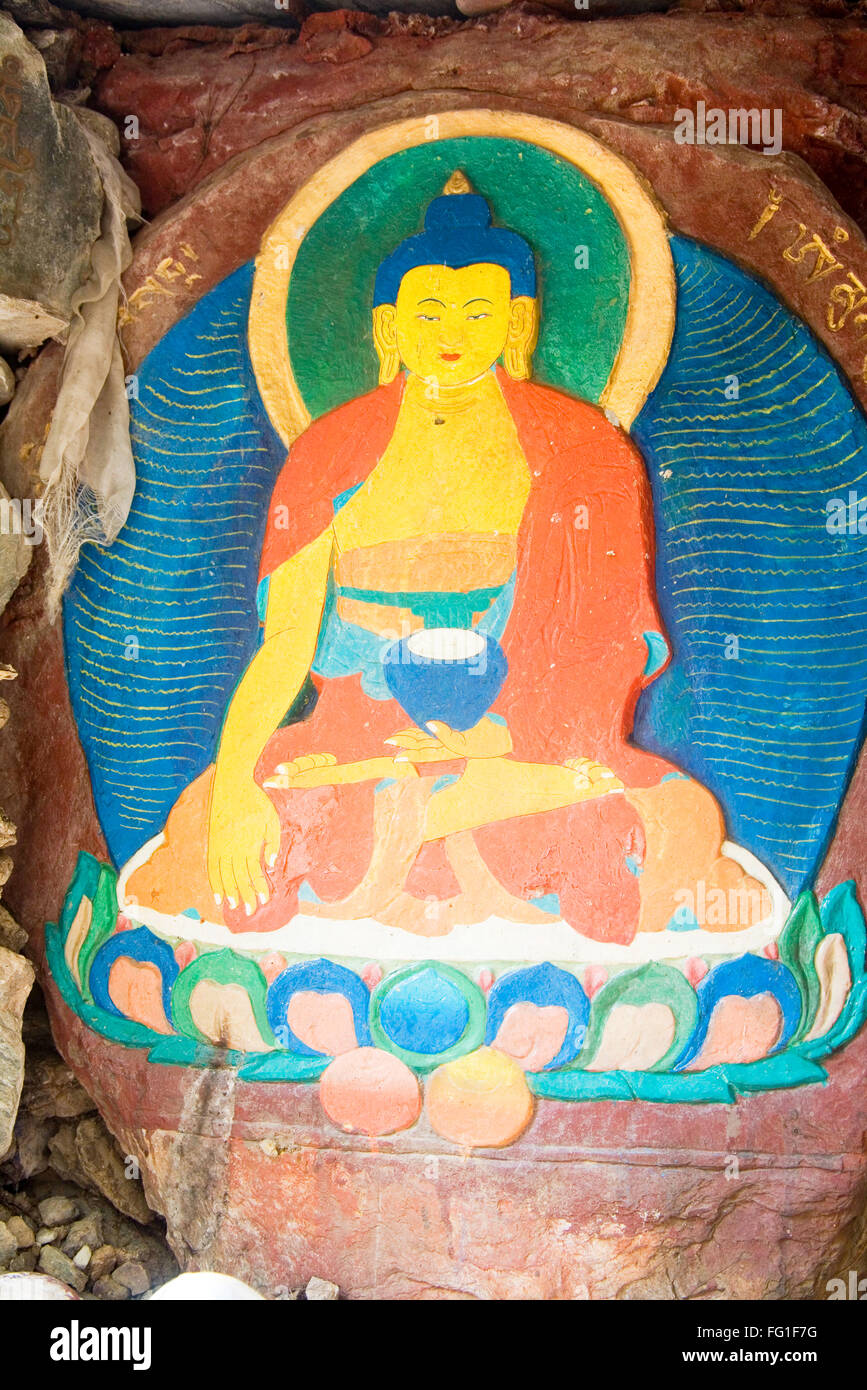 Gautam Buddha dipinto colorato su pietra nel monastero di Norbulinka , Sidhpur , Dharamshala , Himachal Pradesh , Himalaya , India Foto Stock
