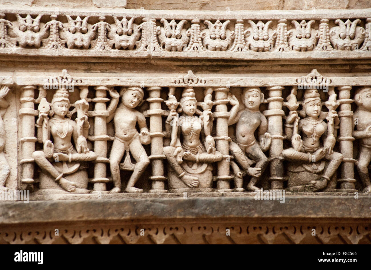 Statue di divinità al Queens passo ben ; Patan ; Gujarat ; India Foto Stock