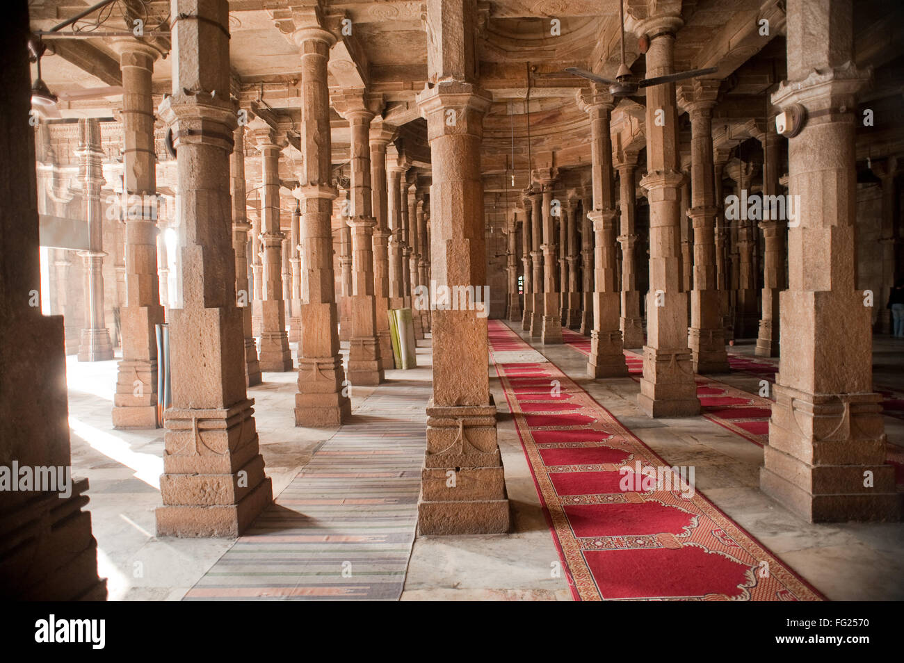 Interno di jami masjid ; Ahmedabad ; Gujarat ; India Foto Stock