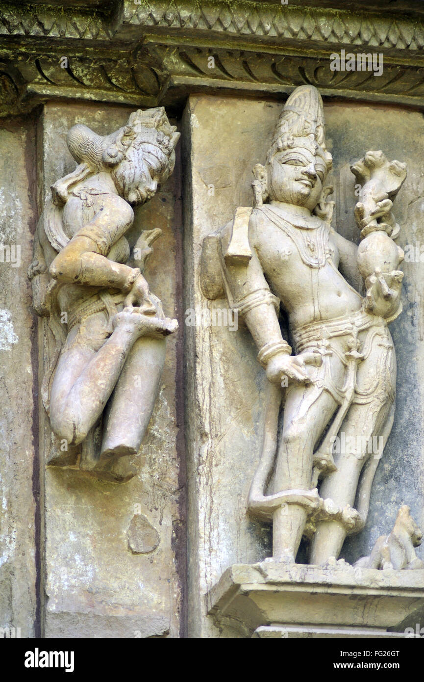 Shiva e apsara sulla parete del tempio vishvanath Khajuraho Madhya Pradesh india Foto Stock