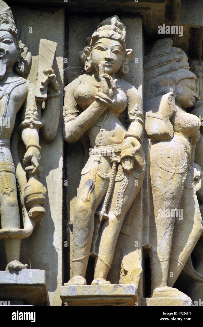 Agnidev e apsara sulla parete del tempio vishvanath Khajuraho Madhya Pradesh india Foto Stock