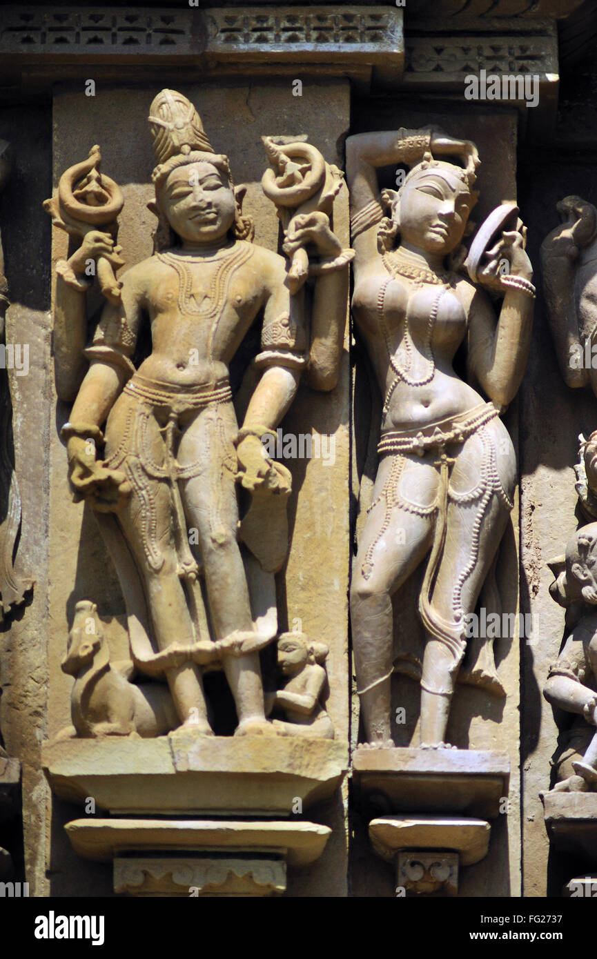 Khajuraho pannello scolpito sul muro del tempio di Lakshmana Madhya Pradesh india Foto Stock