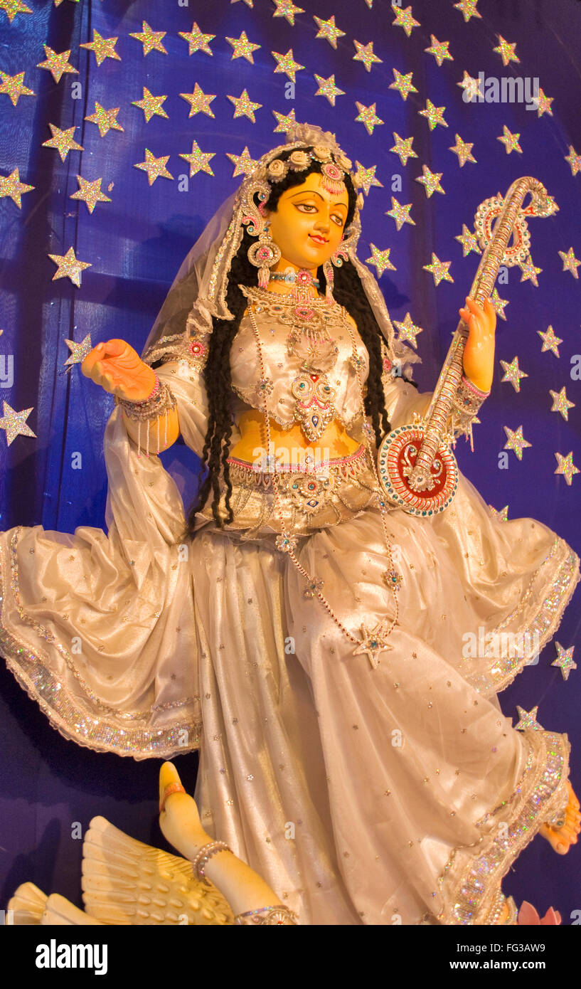 La statua della dea saraswati sarasvati ; vecchi Dhaka ; Bangladesh Foto Stock