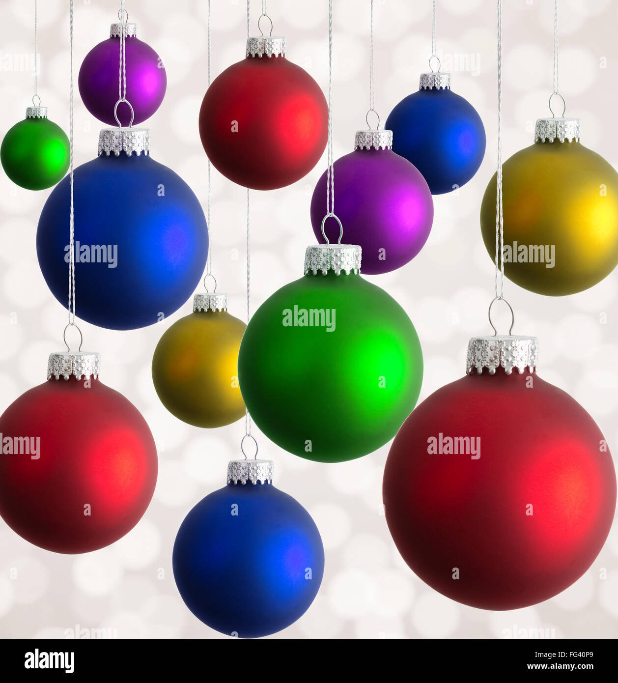 Studio shot di multi colore baubles di Natale Foto Stock