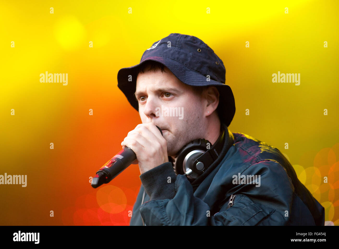 Mike Skinner cantante nelle strade di eseguire sullo stadio di Jazz, il festival di Glastonbury, 2009, Somerset, Inghilterra, Regno Unito. Foto Stock