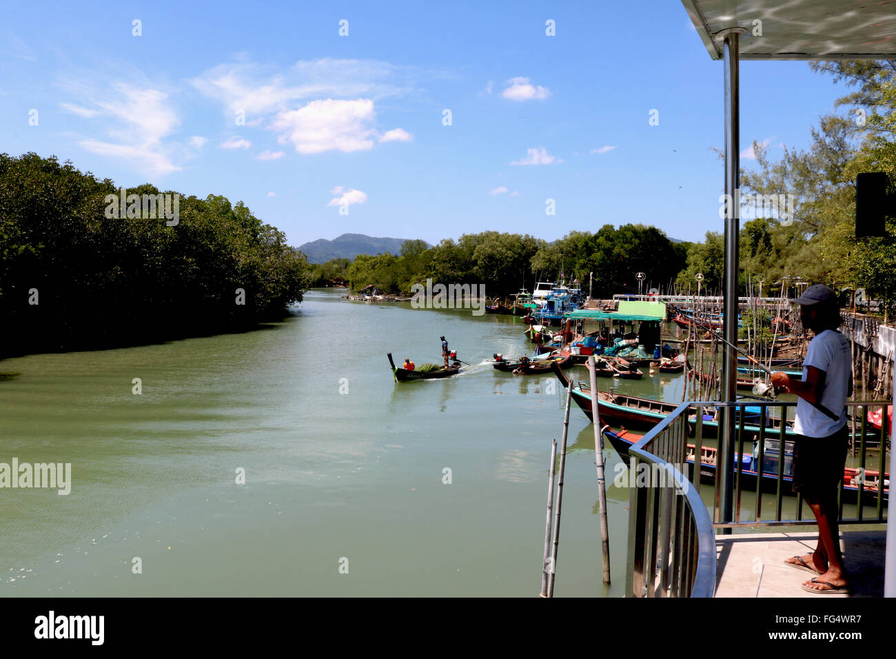 Thailandia Phuket Bo Rae barche da pesca nelle mangrovie Adrian Baker Foto Stock