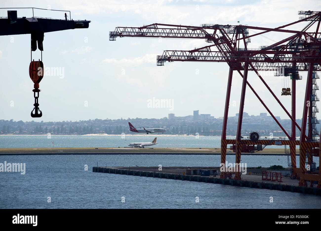 Vista da Utrillo nave container in arrivo nel Porto di Sydney, Australia. Foto Stock