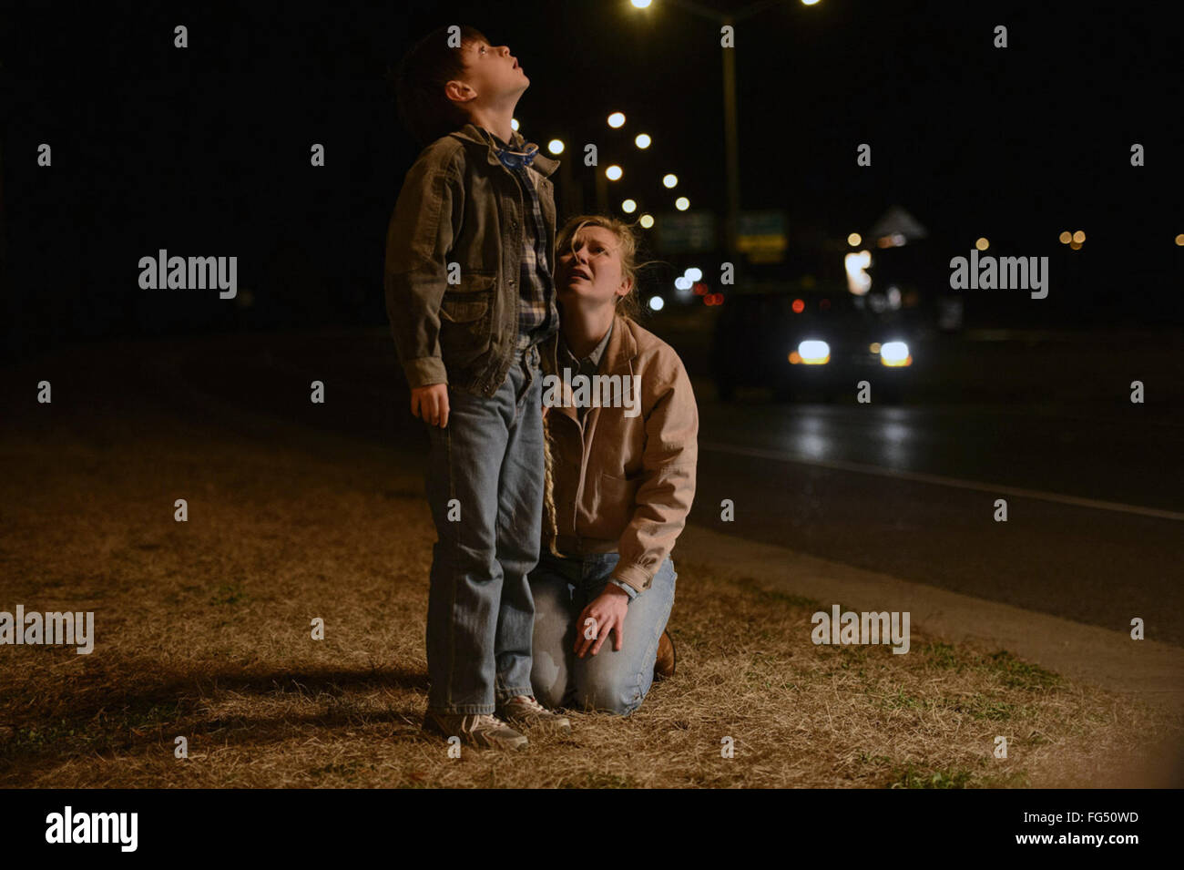 Midnight Special è un 2016 American science fiction azione-misterioso thriller film scritto e diretto da Jeff Nichols. Il film stelle Adam Driver, Michael Shannon, Kirsten Dunst, e Joel Edgerton. Questa fotografia è per il solo uso editoriale ed è il copyright del film company e/o il fotografo assegnato dal film o società di produzione e può essere riprodotto solo da pubblicazioni in congiunzione con la promozione del film di cui sopra. Un credito per il film company è richiesto. Il fotografo deve anche essere accreditato quando noto. Foto Stock