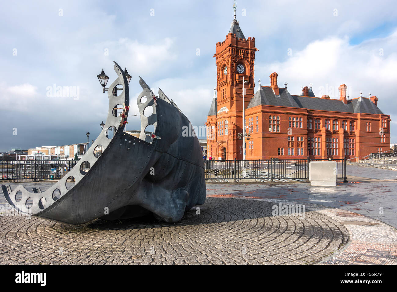 I marittimi mercantili' War Memorial nella Baia di Cardiff Foto Stock