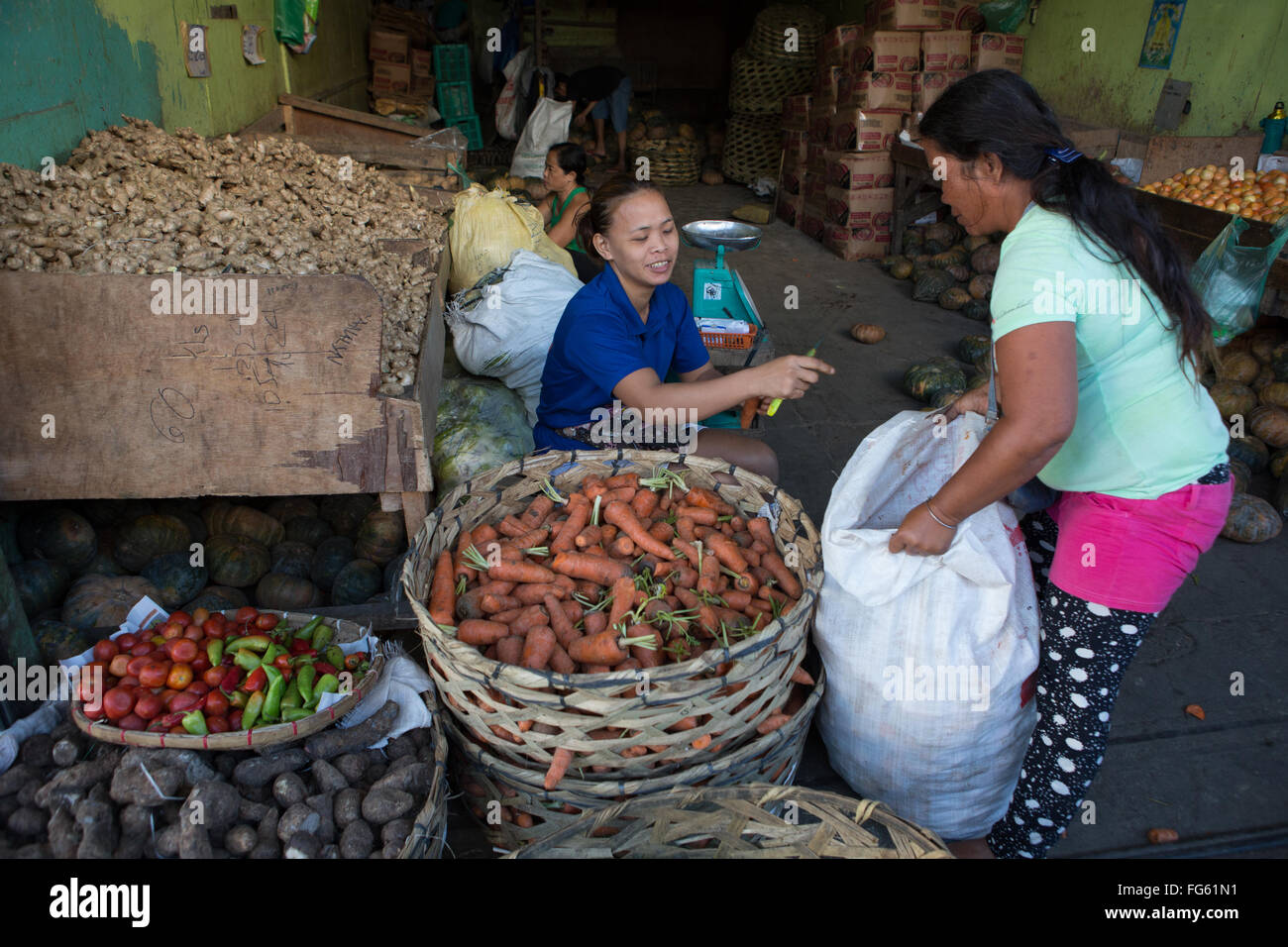 Il mercato del carbonio situato nel centro di Cebu City è il più grande mercato degli agricoltori in città. Foto Stock