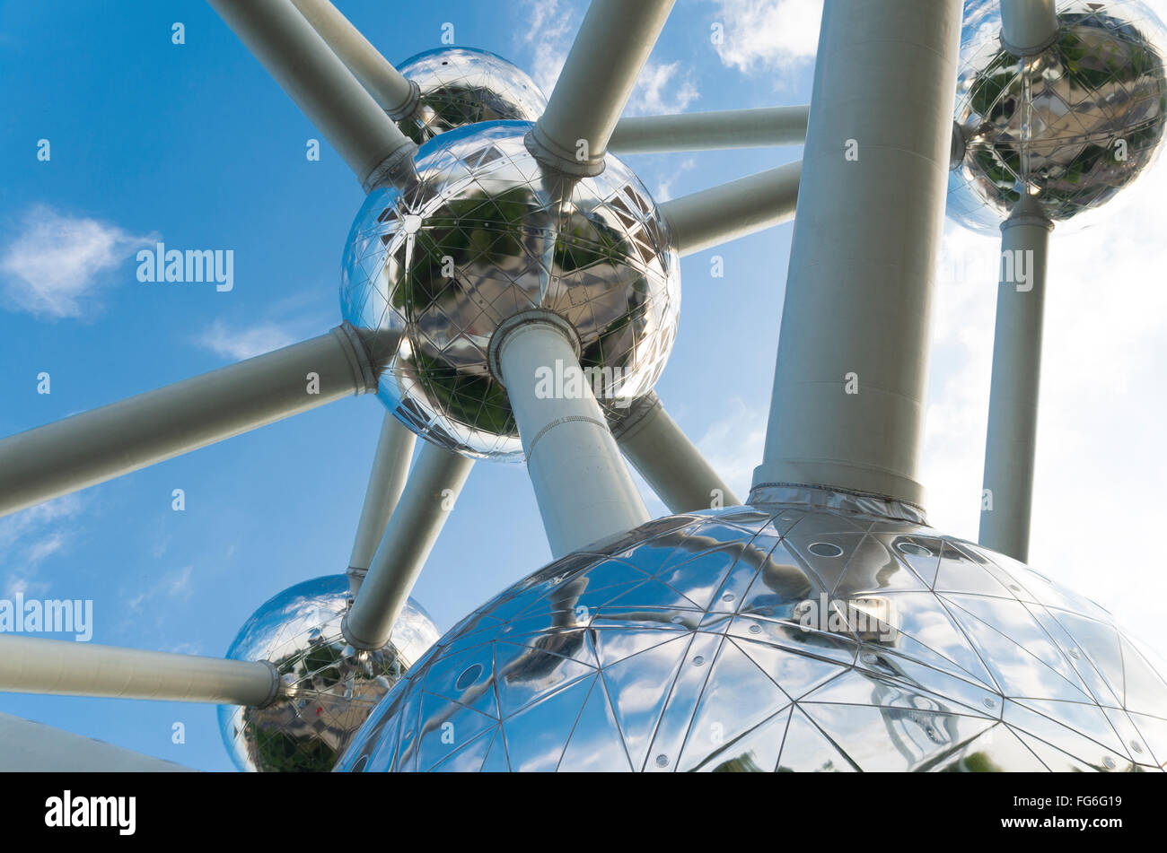 Bruxelles, Belgio - 11 luglio 2015: il monumento Atomium, un edificio di Bruxelles originariamente costruito per Expo 58, 1958 Bru Foto Stock