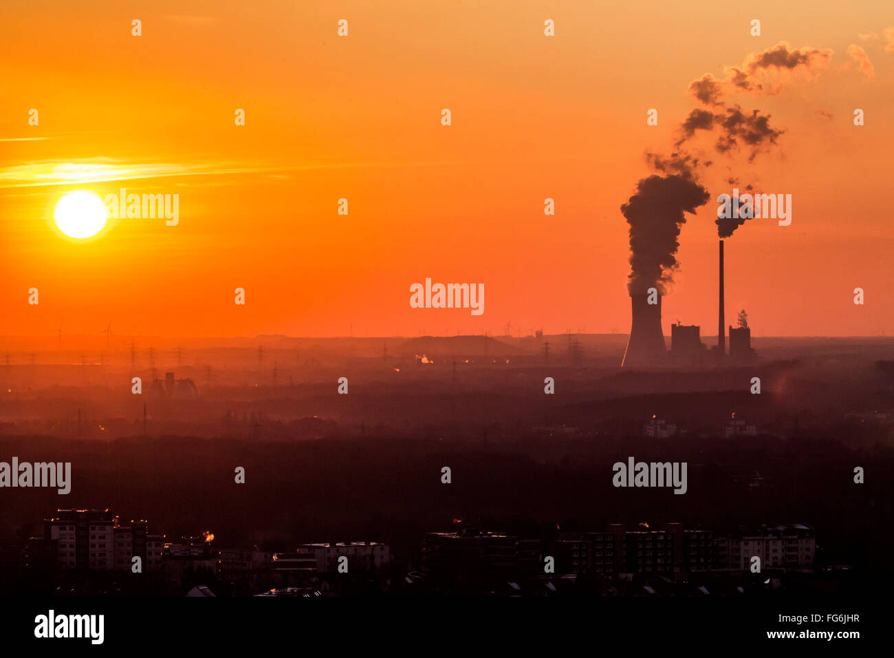 Walsum centrali a carbone vegetale, azionato da STEAG, blocco 9 e 10, a Duisburg in Germania, al tramonto, Foto Stock