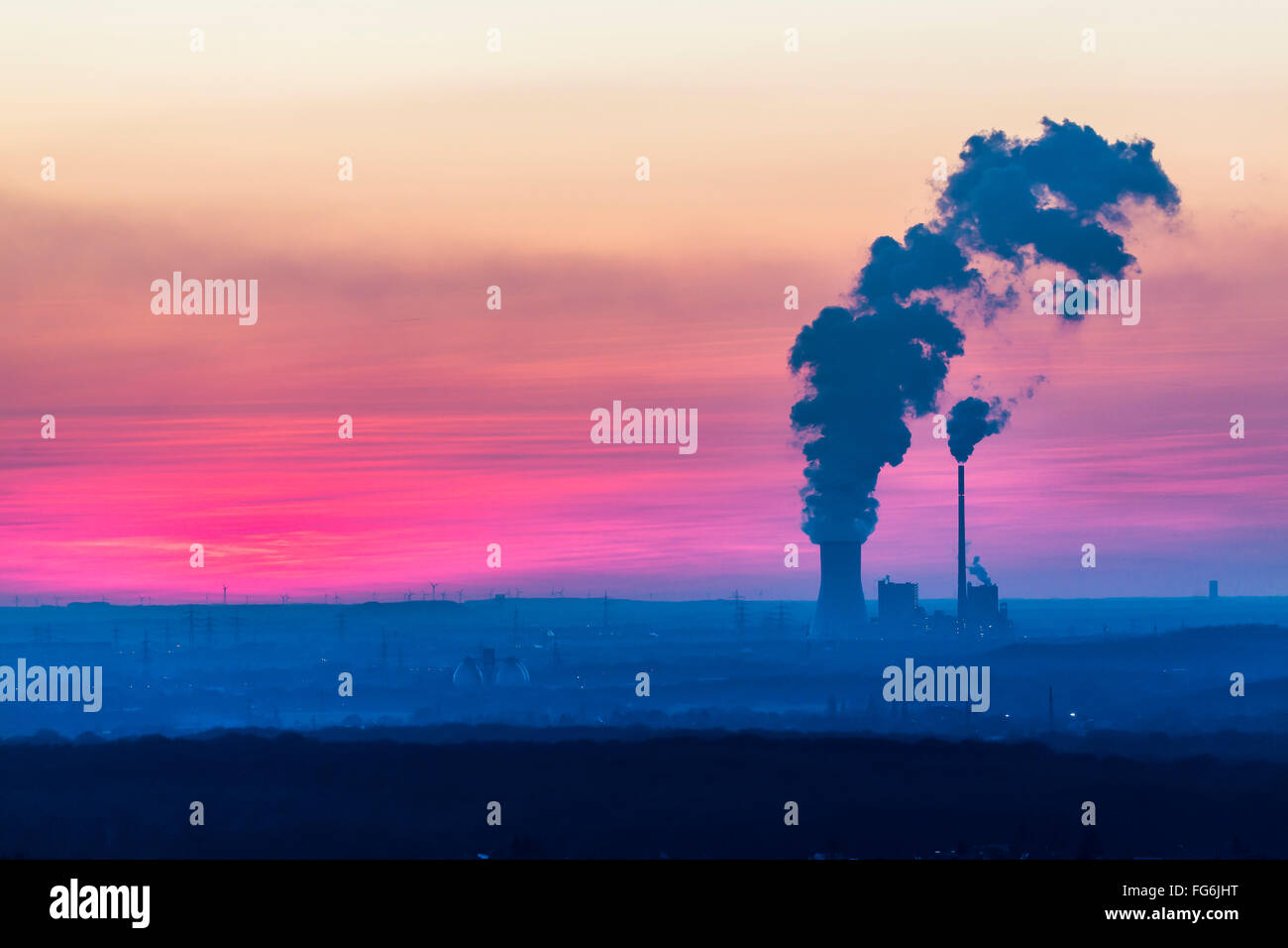 Walsum centrali a carbone vegetale, azionato da STEAG, blocco 9 e 10, a Duisburg in Germania, al tramonto, Foto Stock