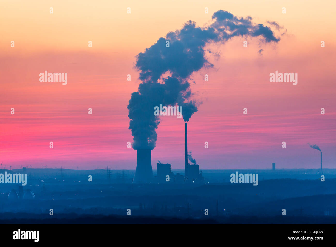 Walsum centrali a carbone vegetale, azionato da STEAG, blocco 9 e 10, a Duisburg in Germania, al tramonto, Foto Stock