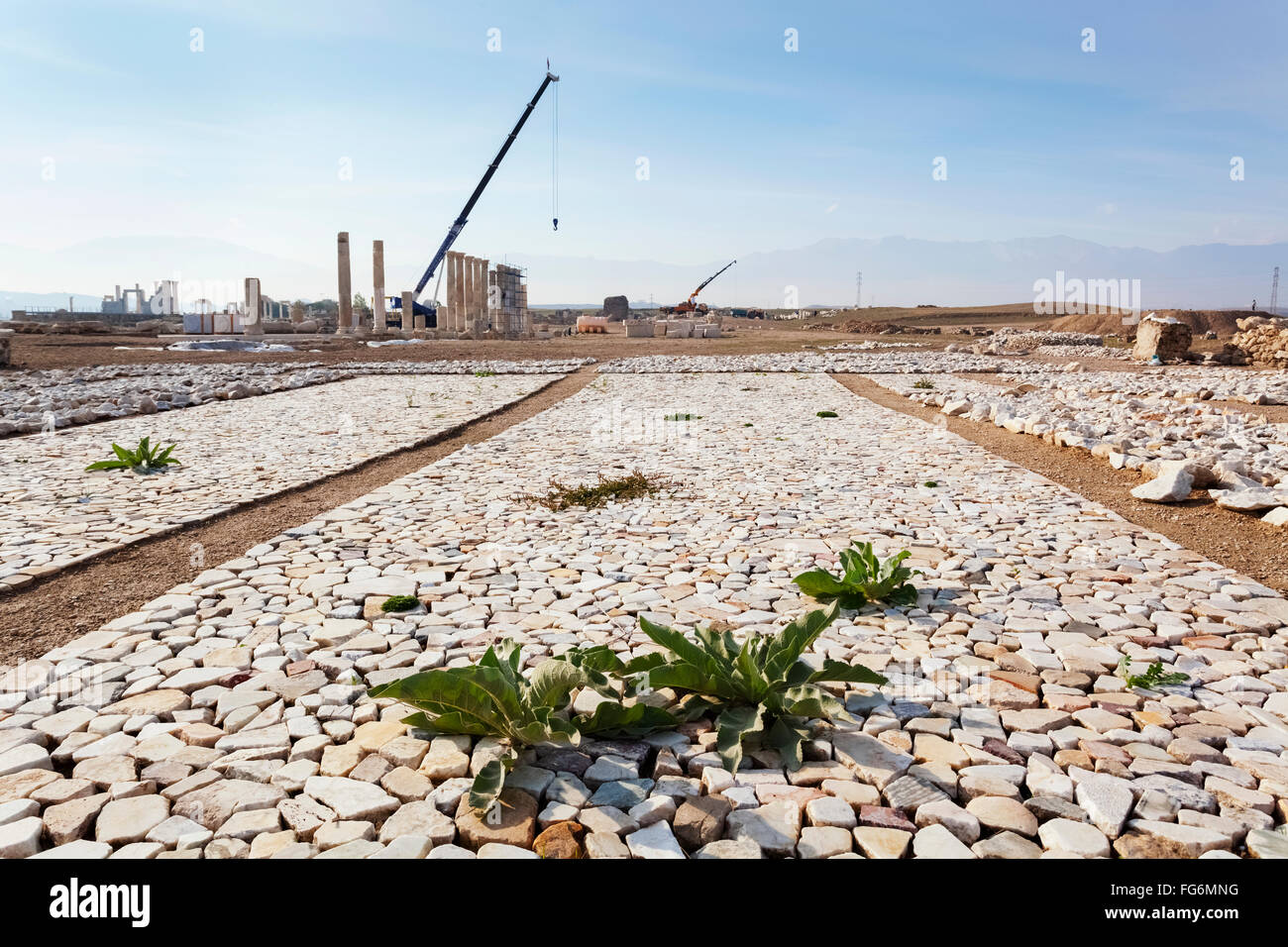 La ricostruzione di Laodicea che è andato avanti per anni, con spettacolari rovine da visitare; Laodicea, Turchia Foto Stock