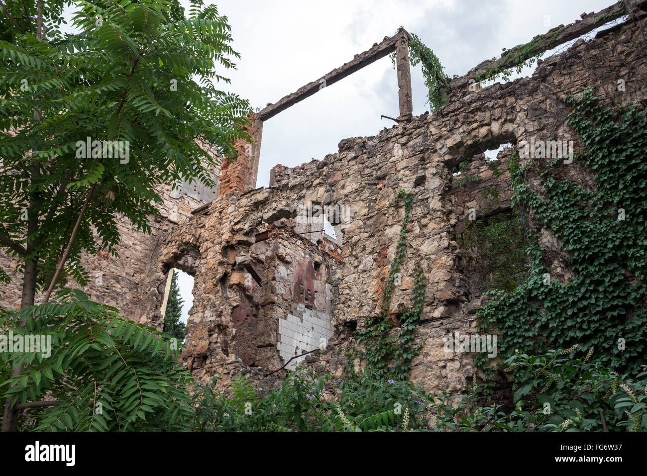 Resti della guerra bosniaca nella città di Mostar, Bosnia Erzegovina Foto Stock