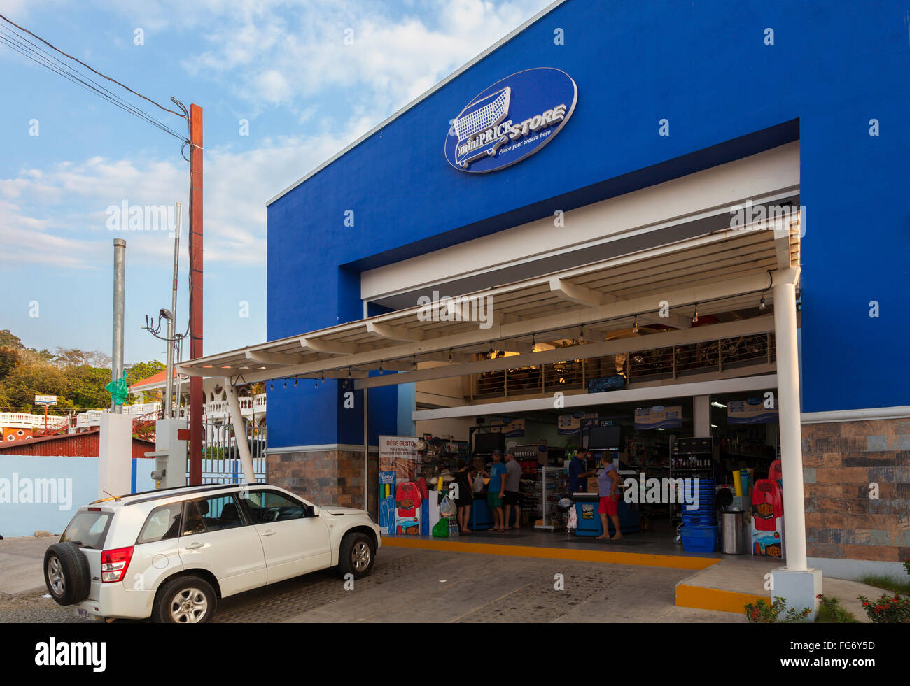 Un negozio di alimentari 'Mini Prezzo Store' in Quepos, Puntarenas Provincia, Costa Rica. Foto Stock
