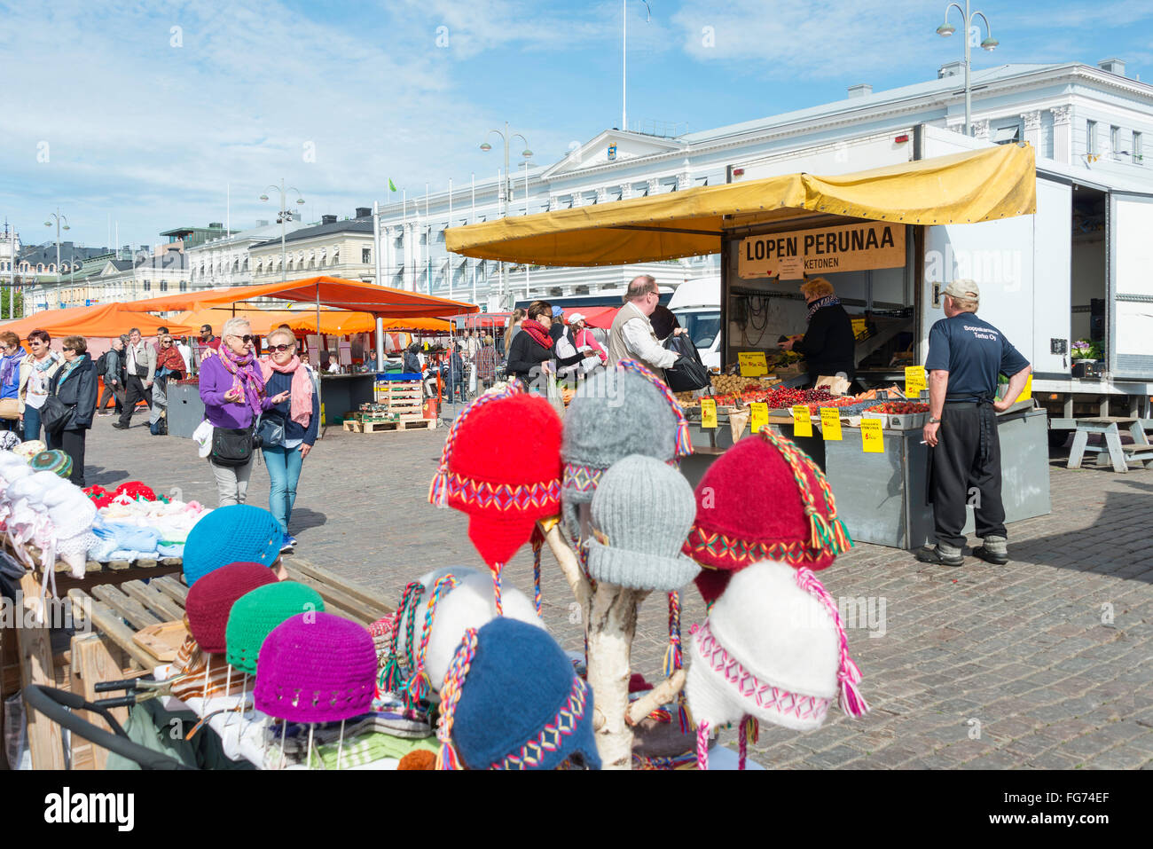 Negozio di souvenir e bancarelle di artigiani, la Piazza del Mercato (Kauppatori), Helsinki, regione di Uusimaa, la Repubblica di Finlandia Foto Stock