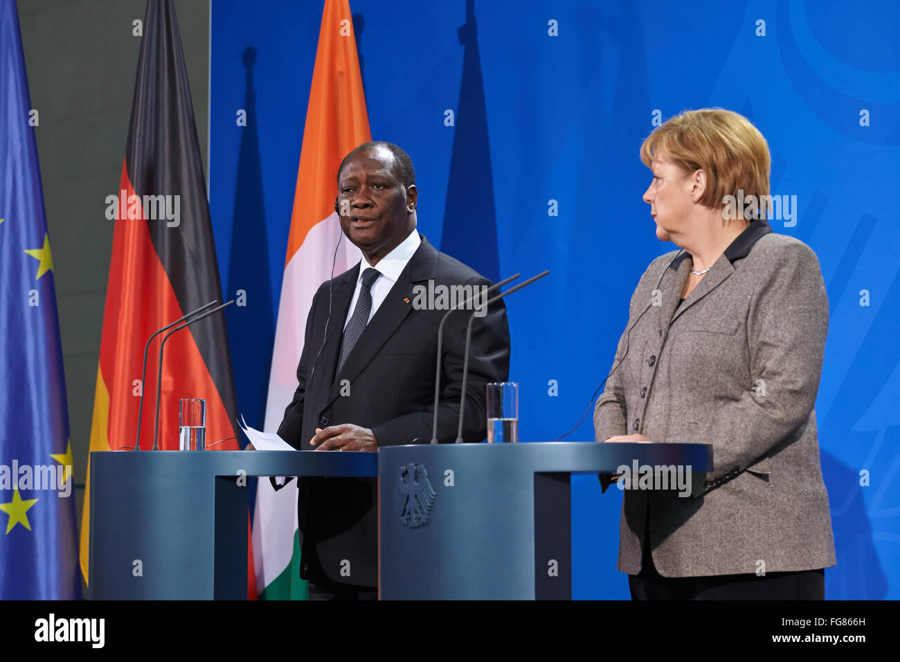 Angela Merkel riceve Alassane Ouattara Foto Stock