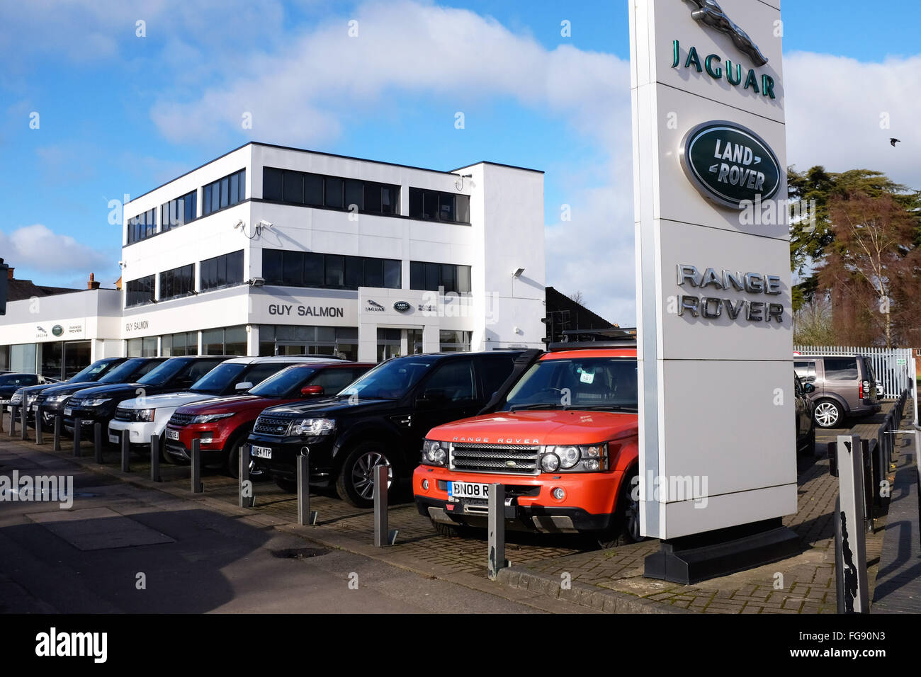 Guy Salmon Jaguar, Land Rover e Range Rover showroom davanti ad Ascot Berkshire Regno Unito 2016 Foto Stock
