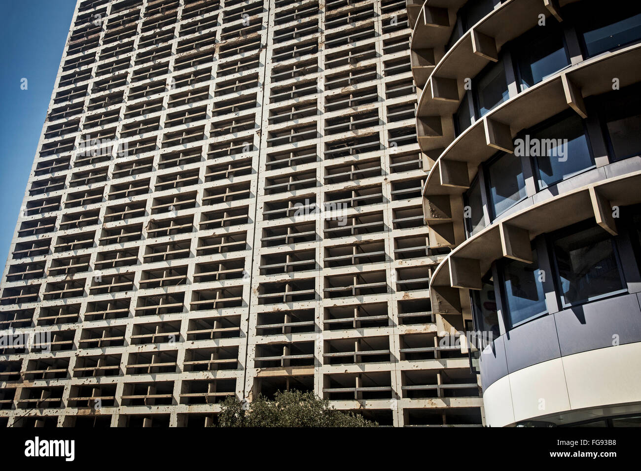 Colpo fino Hilton Hotel combattuto durante la guerra civile a Beirut. Foto Stock
