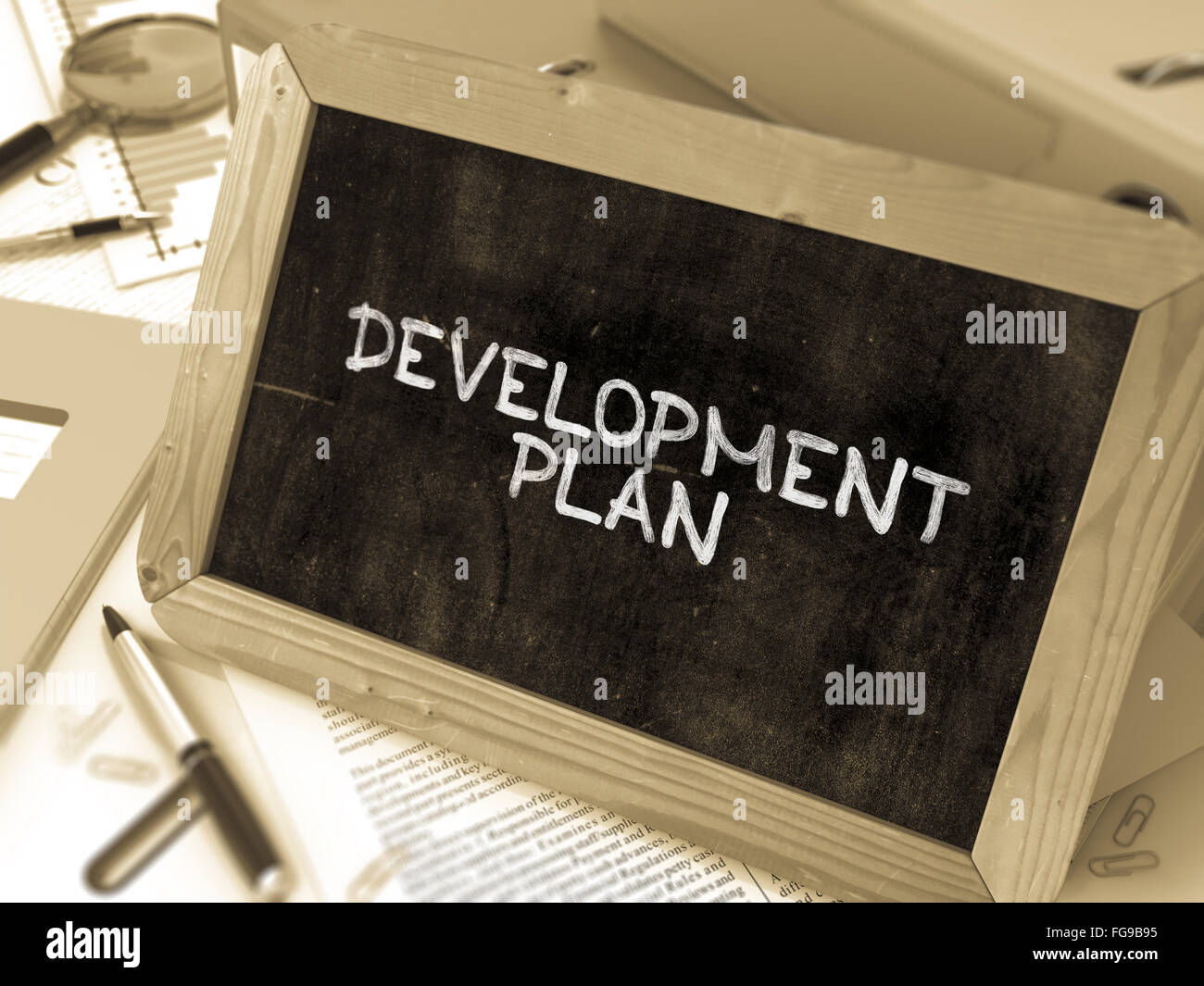 Piano di sviluppo manoscritte da bianco gesso su una lavagna. Foto Stock