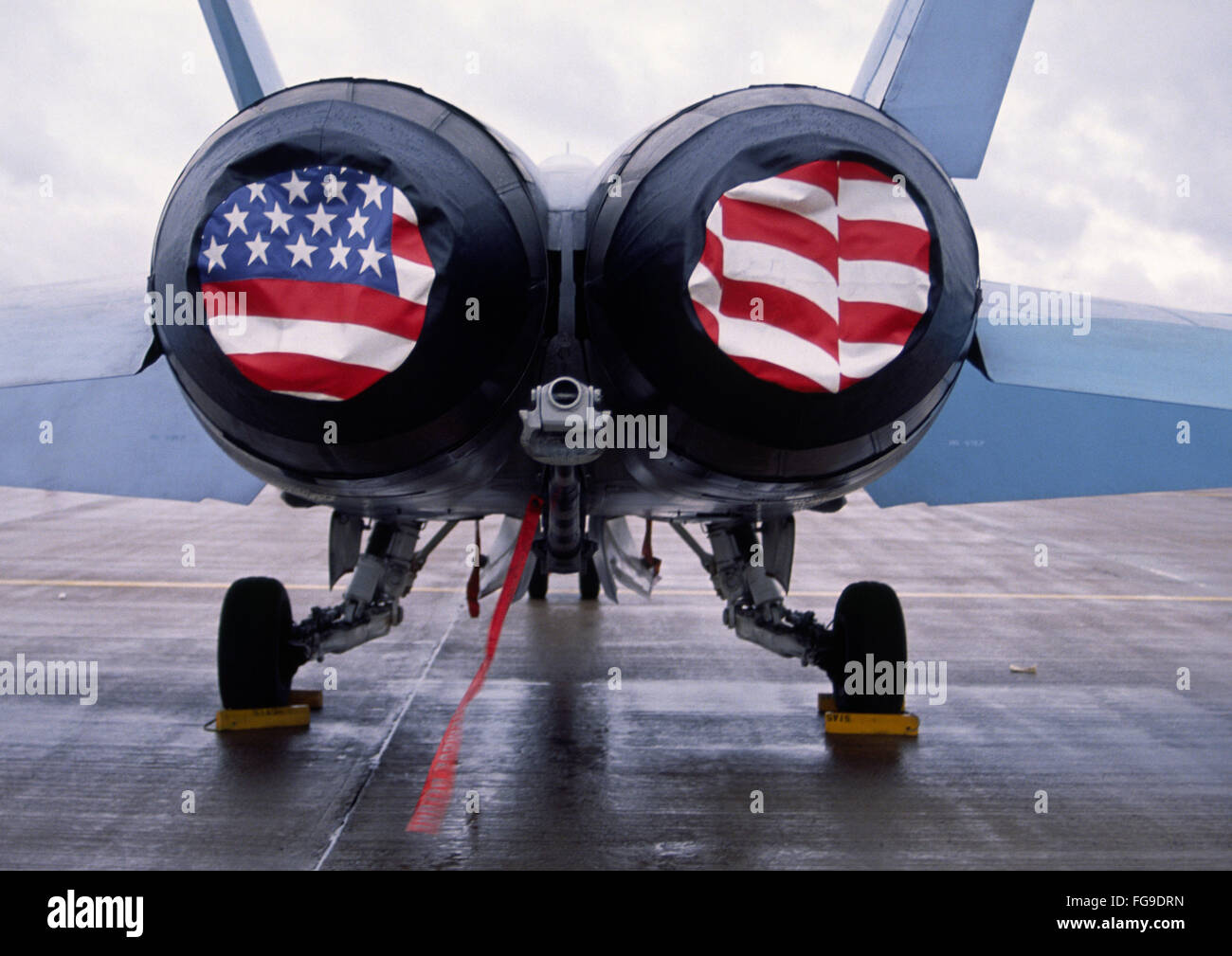 Patriottica bandiera americana coperchi sulla parte posteriore di un STATI UNITI D'AMERICA F/A-18 Hornet fighter combat aerei jet. Foto Stock