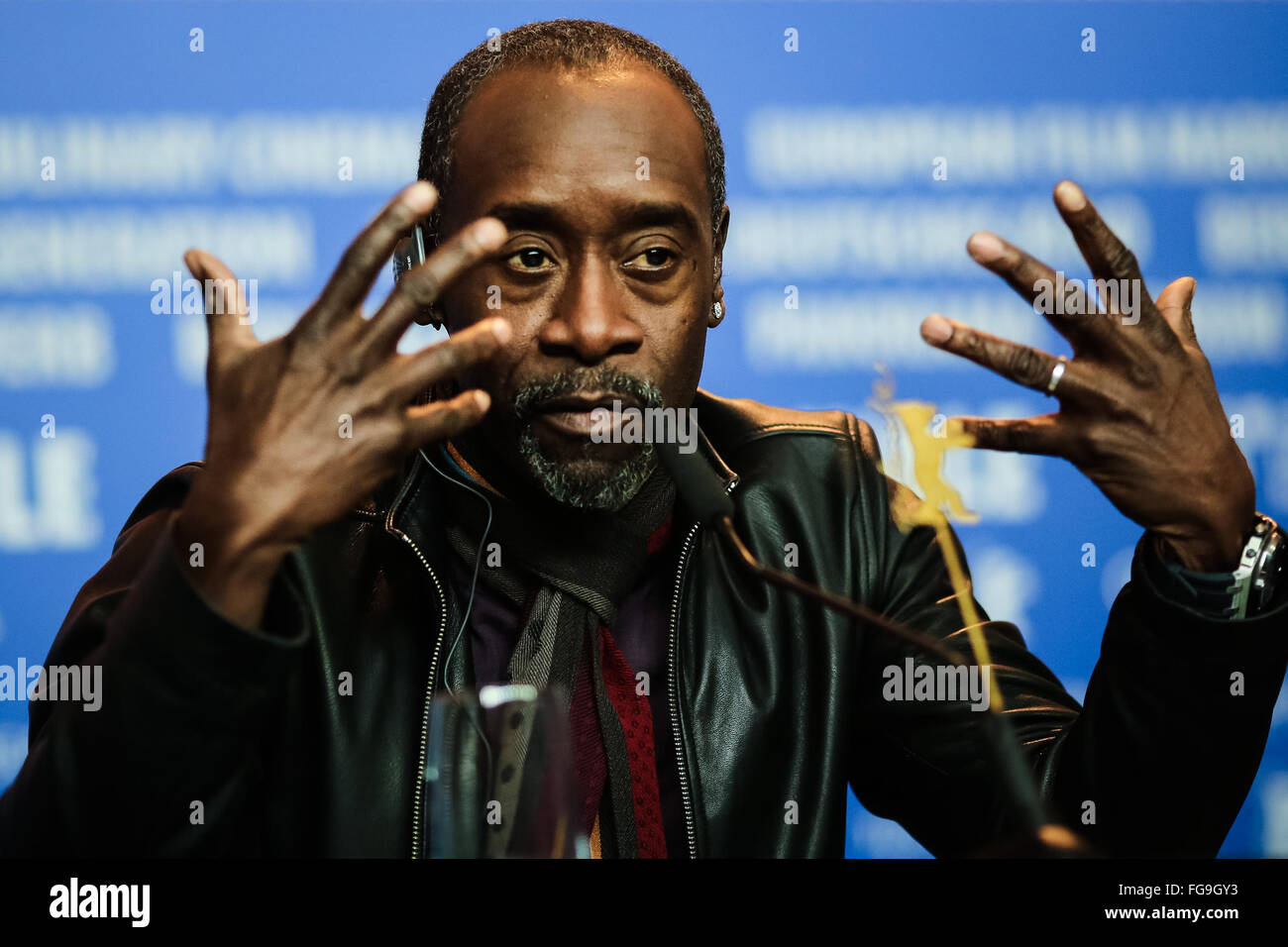 Berlino, Germania. 18 Febbraio, 2016. Direttore Don Cheadle partecipa a una conferenza stampa per il film " iles avanti' alla 66ma Berlinale Festival Internazionale del Cinema di Berlino in Germania, nel febbraio 18, 2016. Credito: Zhang ventola/Xinhua/Alamy Live News Foto Stock