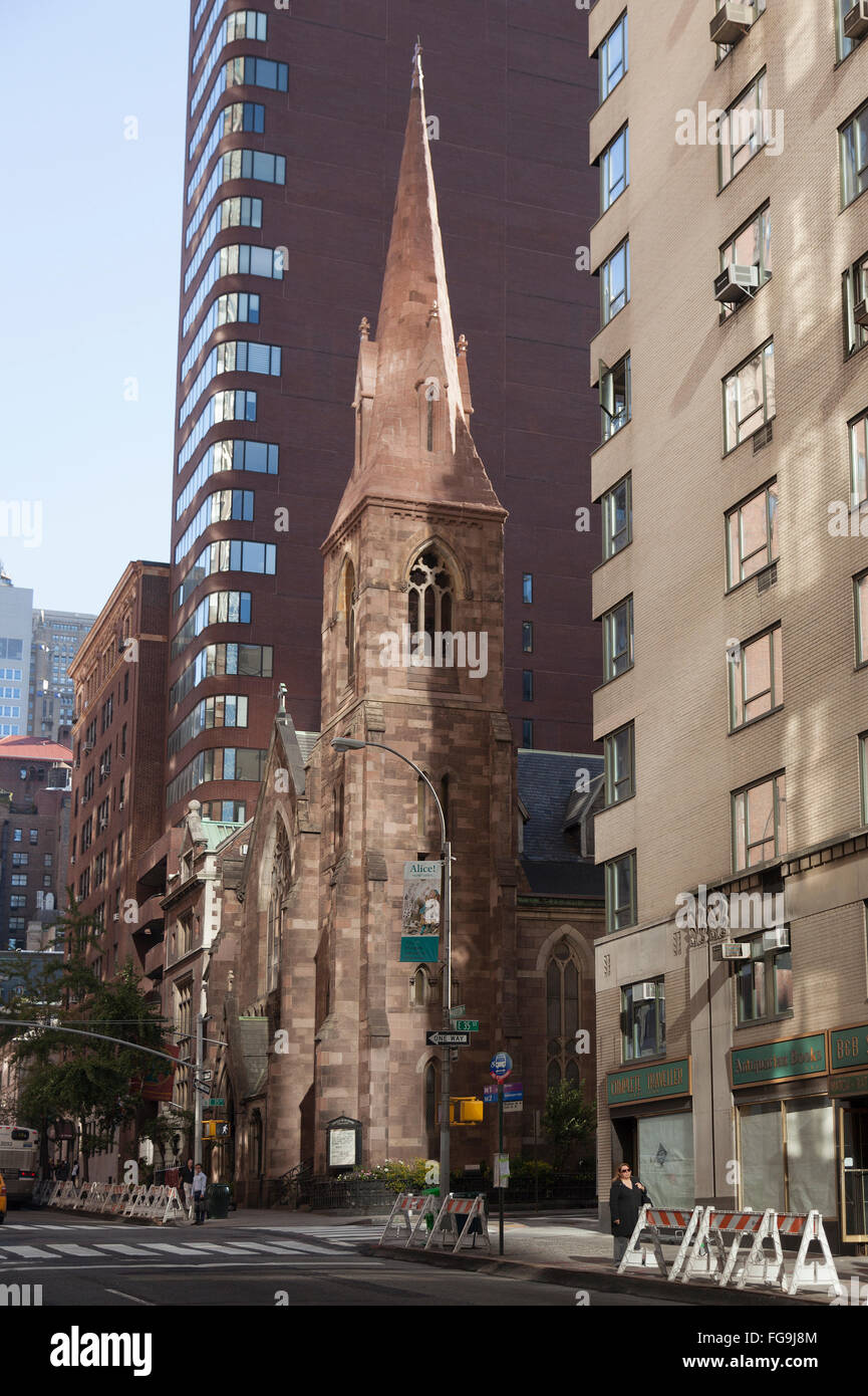 Chiesa dell'Incarnazione nella città di new york su 209 Madison Ave in luce riflessa Foto Stock