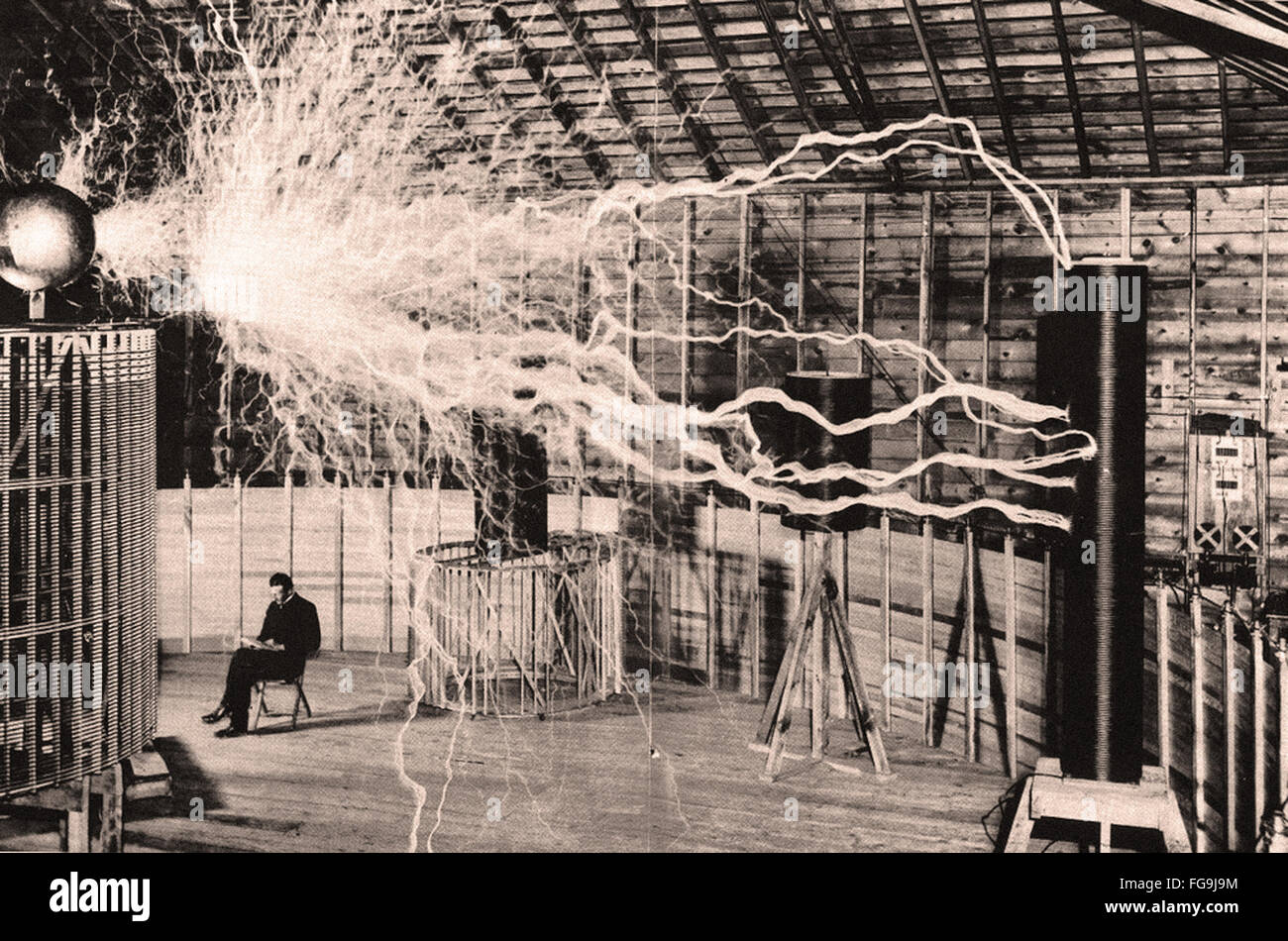 Nikola Tesla nel suo laboratorio - 1899 Foto Stock