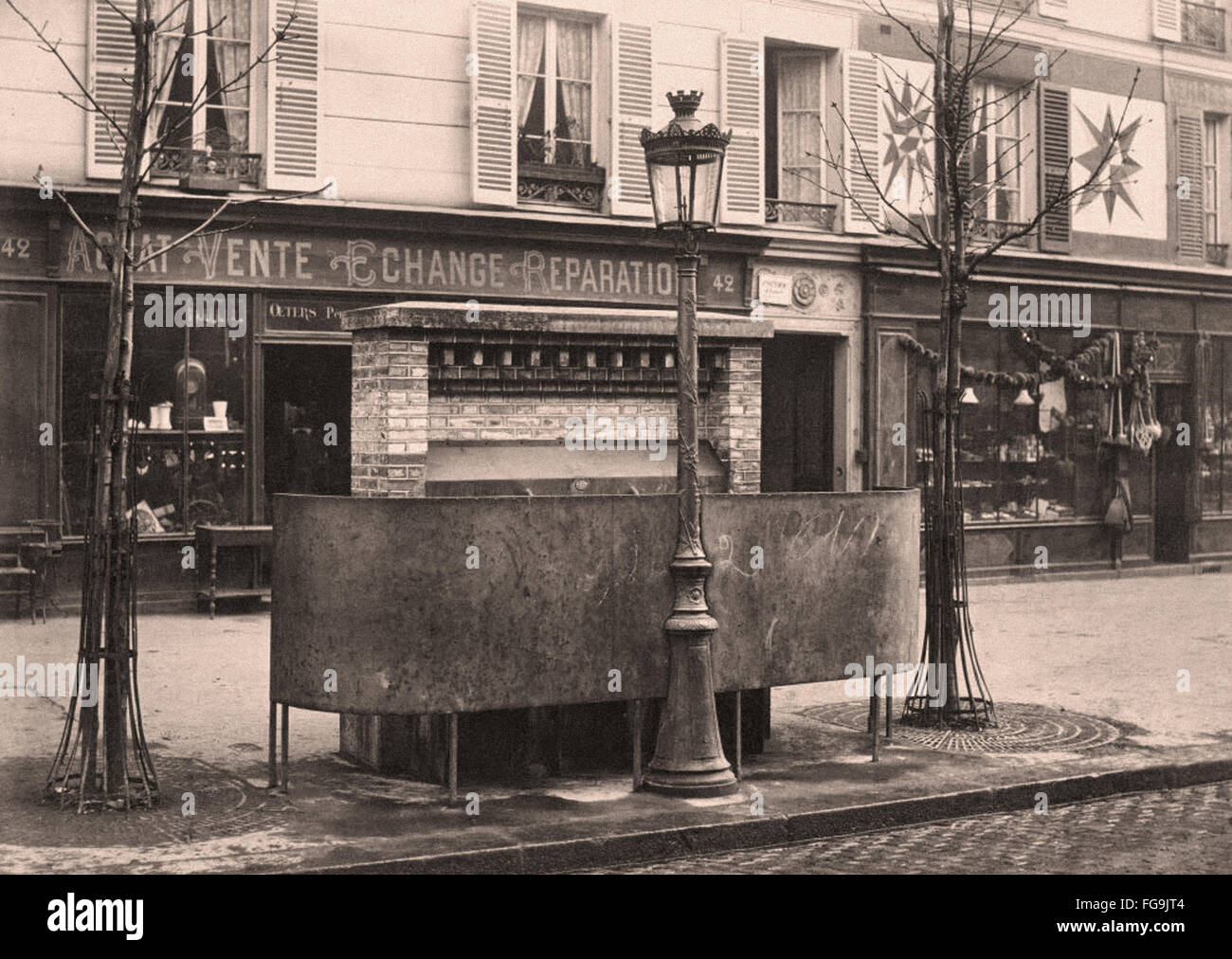 Orinatoi pubblici a Parigi nel XIX secolo Foto Stock