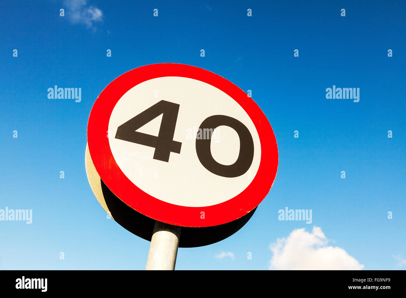 Maximum 40 speed limit sign immagini e fotografie stock ad alta ...