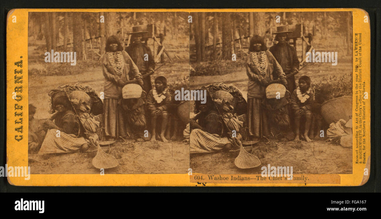 La famiglia del capo dei Washoe, una tribù nativa americana, in una fotografia del XIX secolo di Thomas Houseworth & Co. Foto Stock