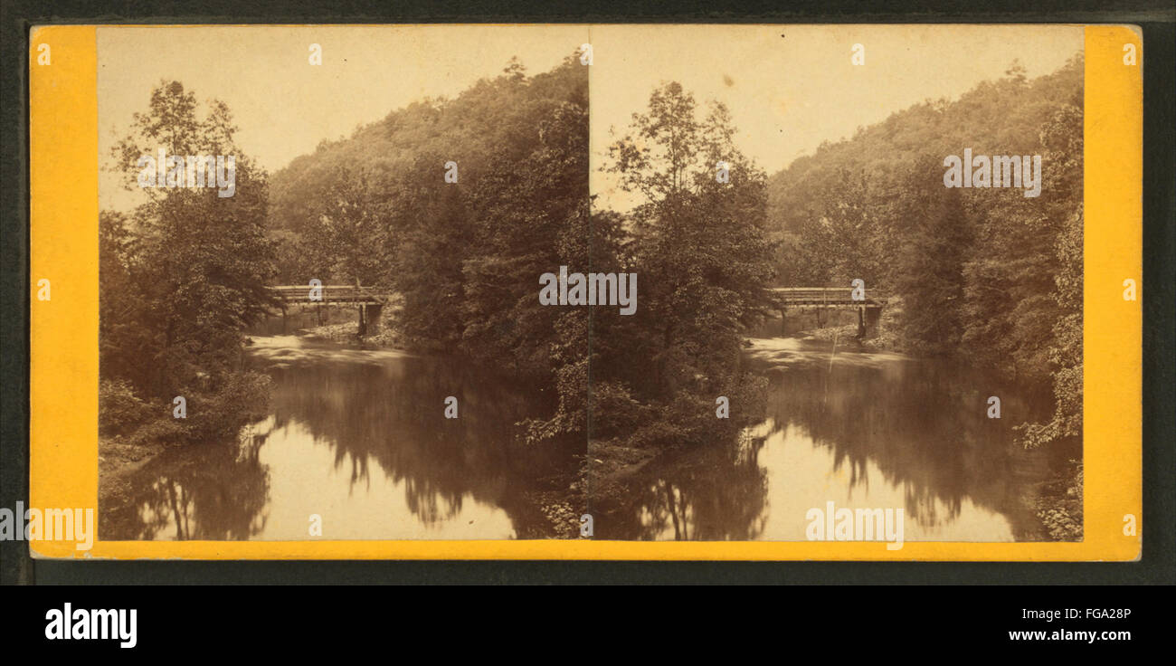 Una fotografia storica di Wissahickon Creek a Valley Green, scattata da Bartlett & French, che rappresenta un paesaggio panoramico dell'inizio del XX secolo. Foto Stock