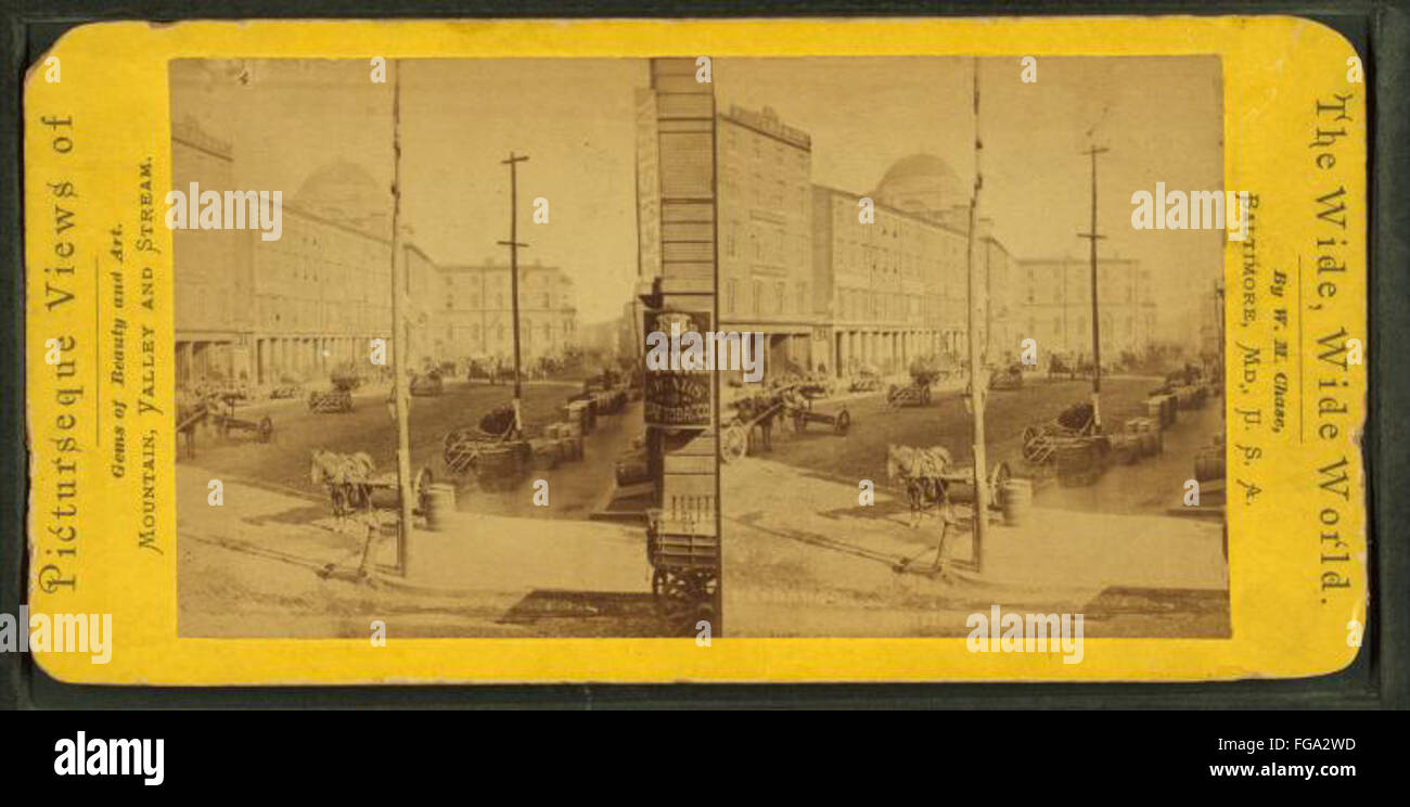 (Street scene con carri, edifici. Un segno pubblicità liquor,sigari e tabacco in primo piano, da Chase, W. M. (William M.), 1818 - 9-1905 Foto Stock