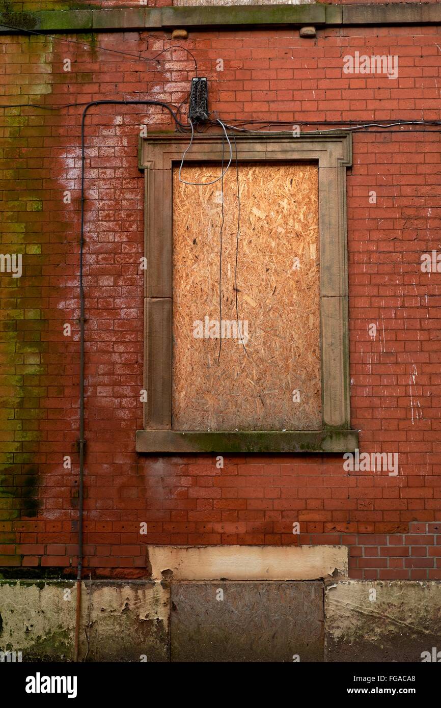 Un intavolato finestra su una casa in Derby Inghilterra REGNO UNITO Foto Stock
