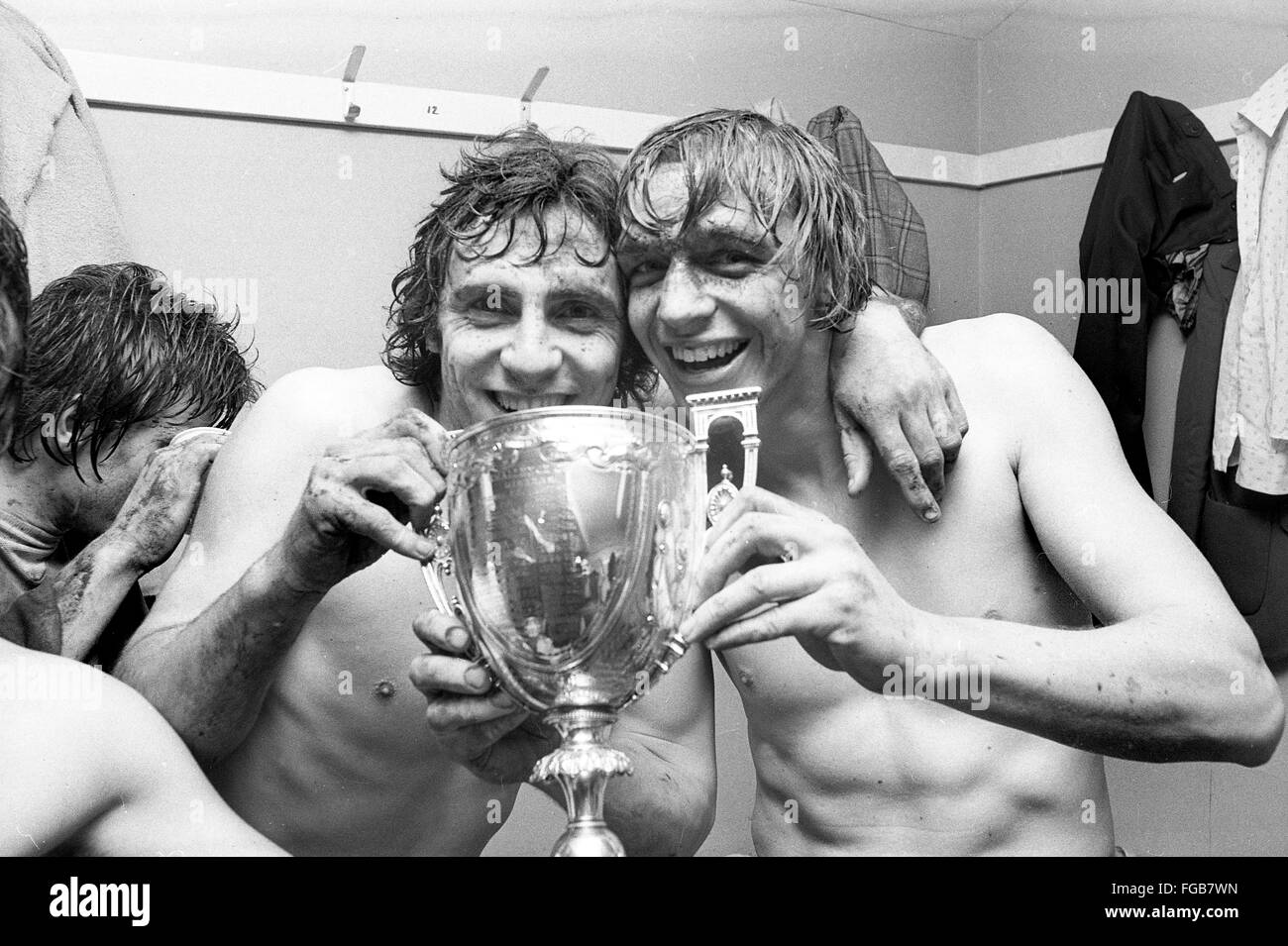 I calciatori del FC Shrewsbury Town Mick Kearney e Graham Turner festeggiano dopo aver battuto LA FOTO di David BAGNALL di Telford United Foto Stock