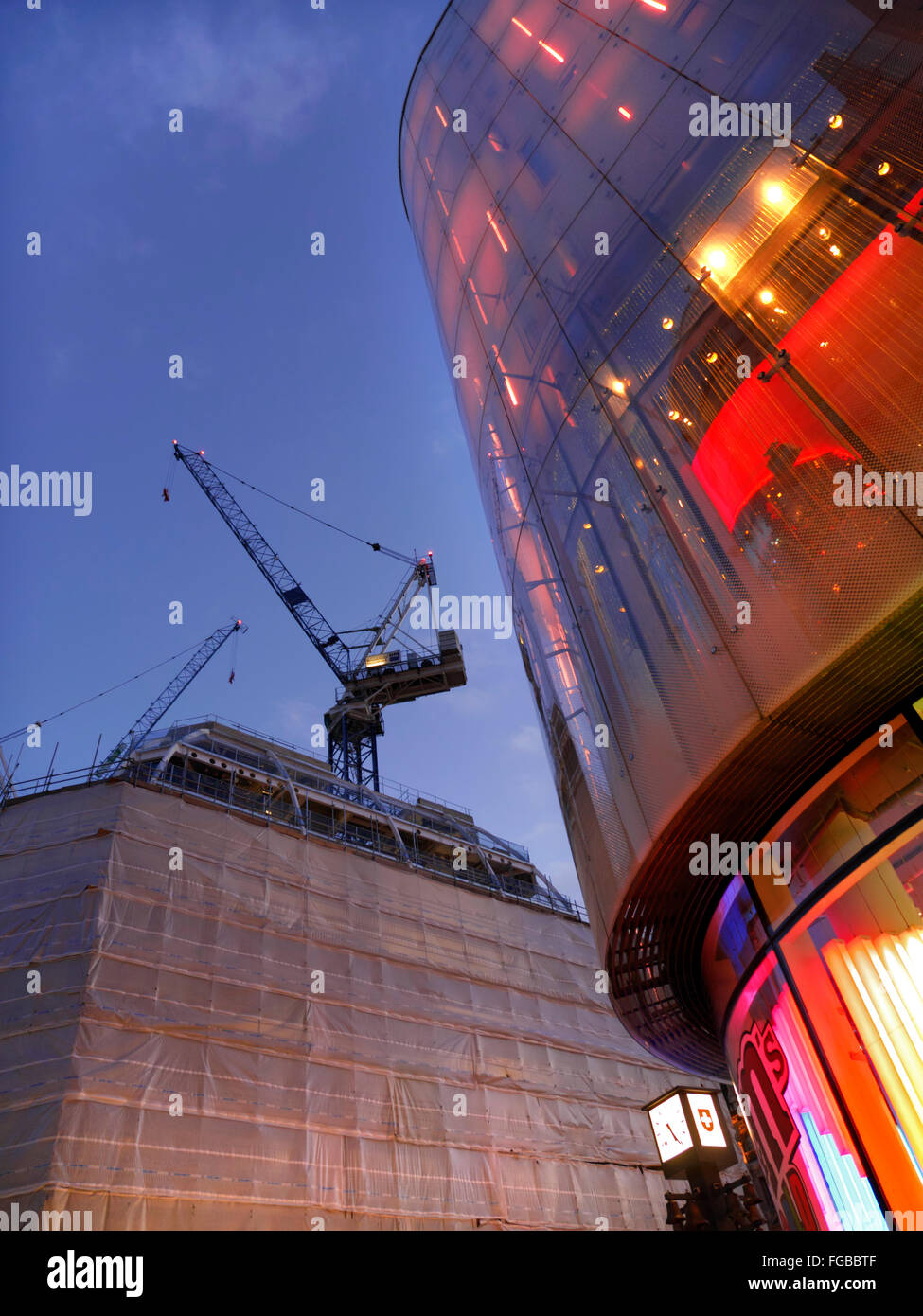 M&M's World tribunale svizzero iconico Edificio moderno e grande costruzione 2016 vicino a Leicester Square London W1 REGNO UNITO Foto Stock