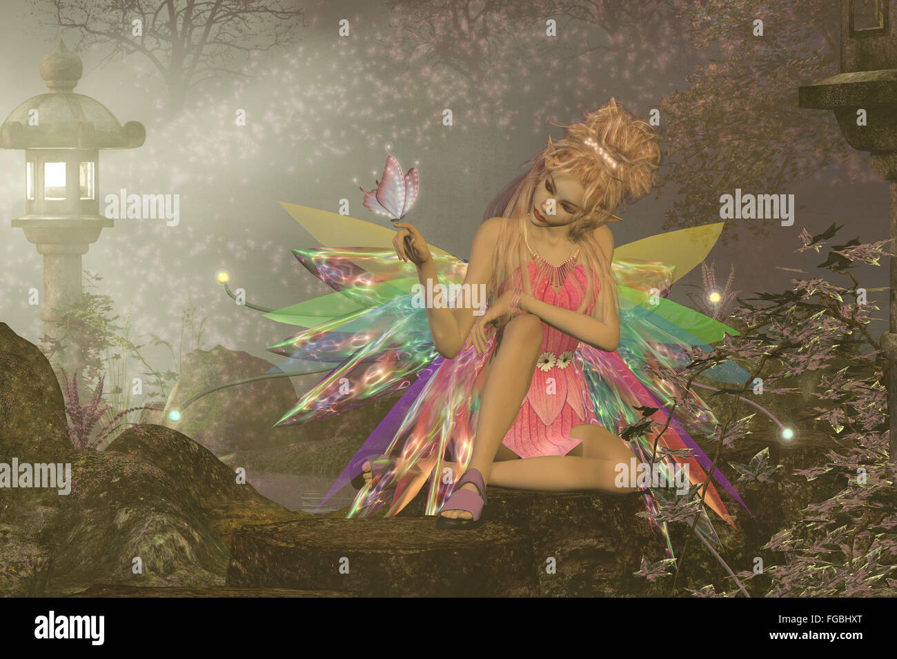 Una piccola fata con ali attende come una farfalla rosa sbarca sul suo dito in un magico bosco foresta. Foto Stock