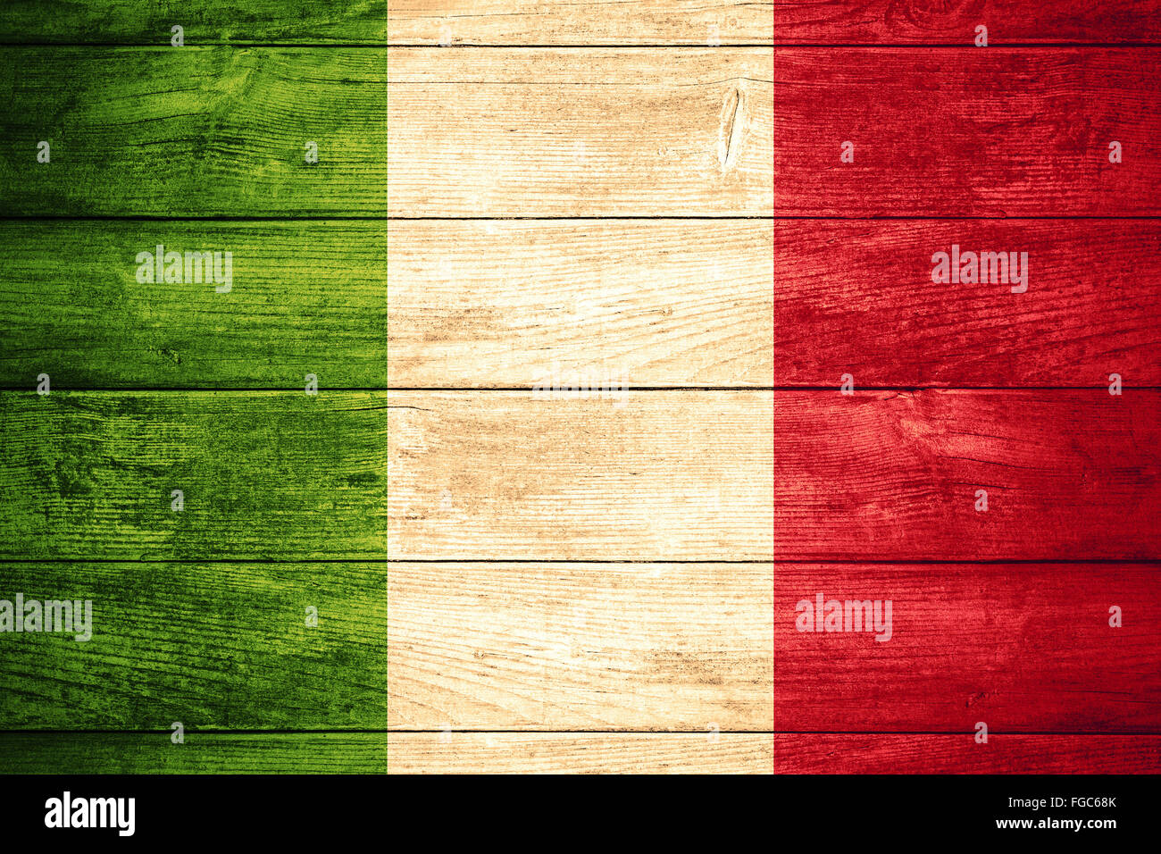 Bandiera dell'Italia o banner italiano su sfondo di legno Foto Stock