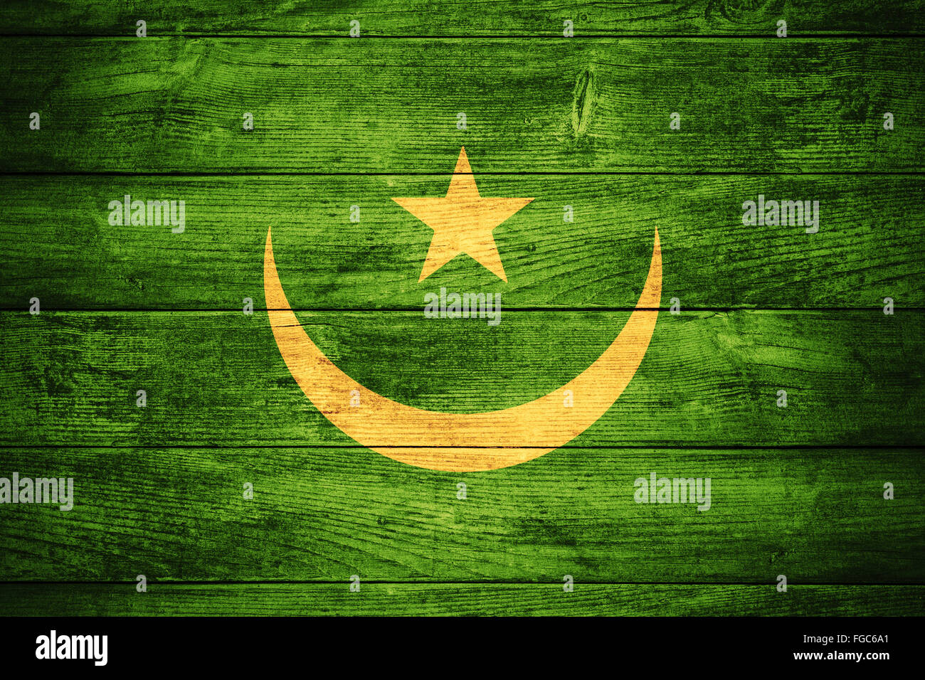 Bandiera della Mauritania o Mauretanian banner su sfondo di legno Foto Stock