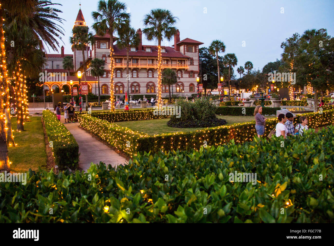 Visualizzazione Spagnolo tradizionale candele bianche durante la stagione di Natale, Sant'Agostino "Notti di Luci' è un paese delle meraviglie. Foto Stock