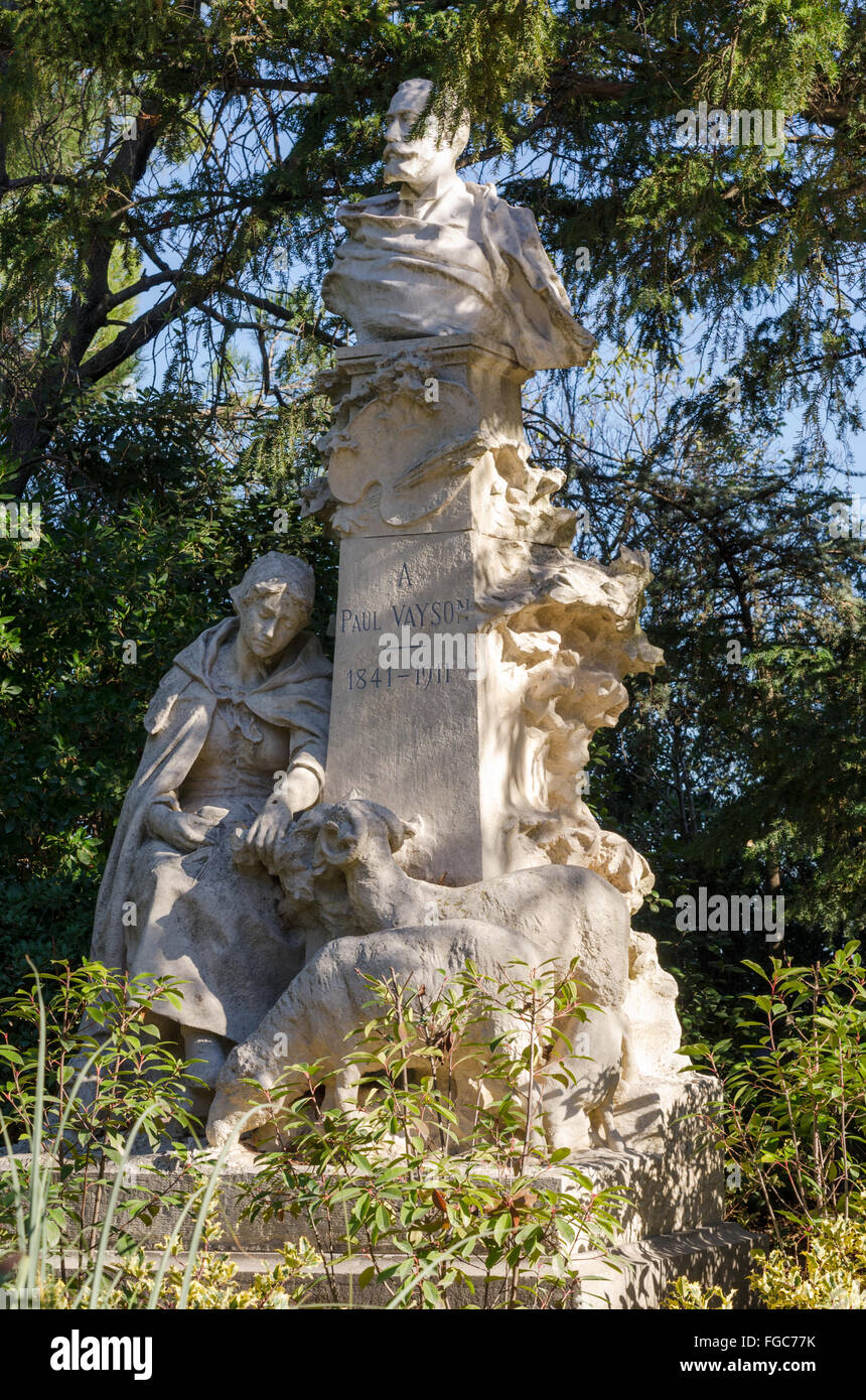 Memorial statua di Paul Vayson in Rocher des Doms gardens/ park, Avignone, regione della Provenza, Francia Foto Stock