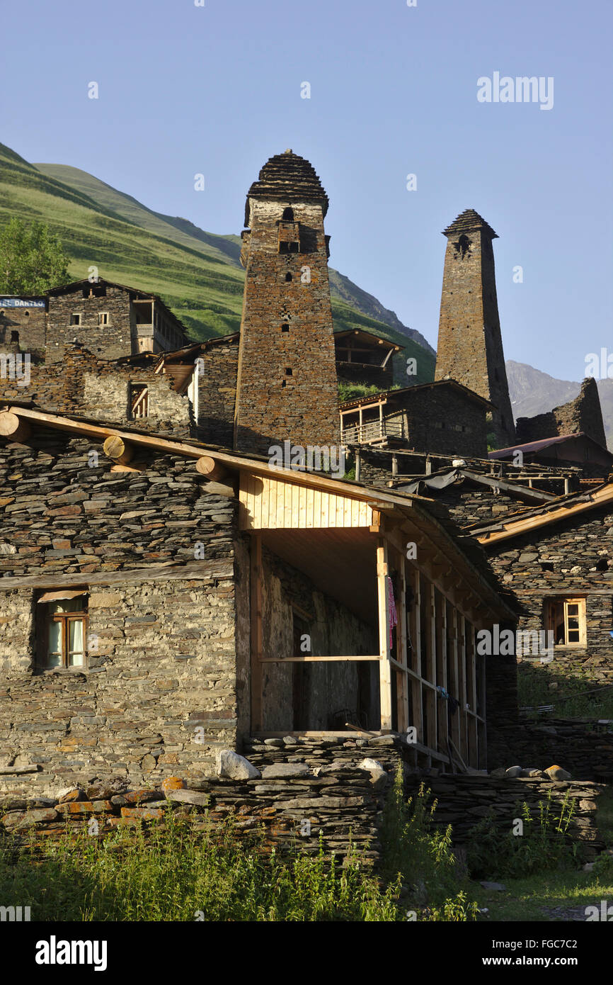 Dartlo, vecchio villaggio con torri difensive, Tusheti, Georgia Foto Stock