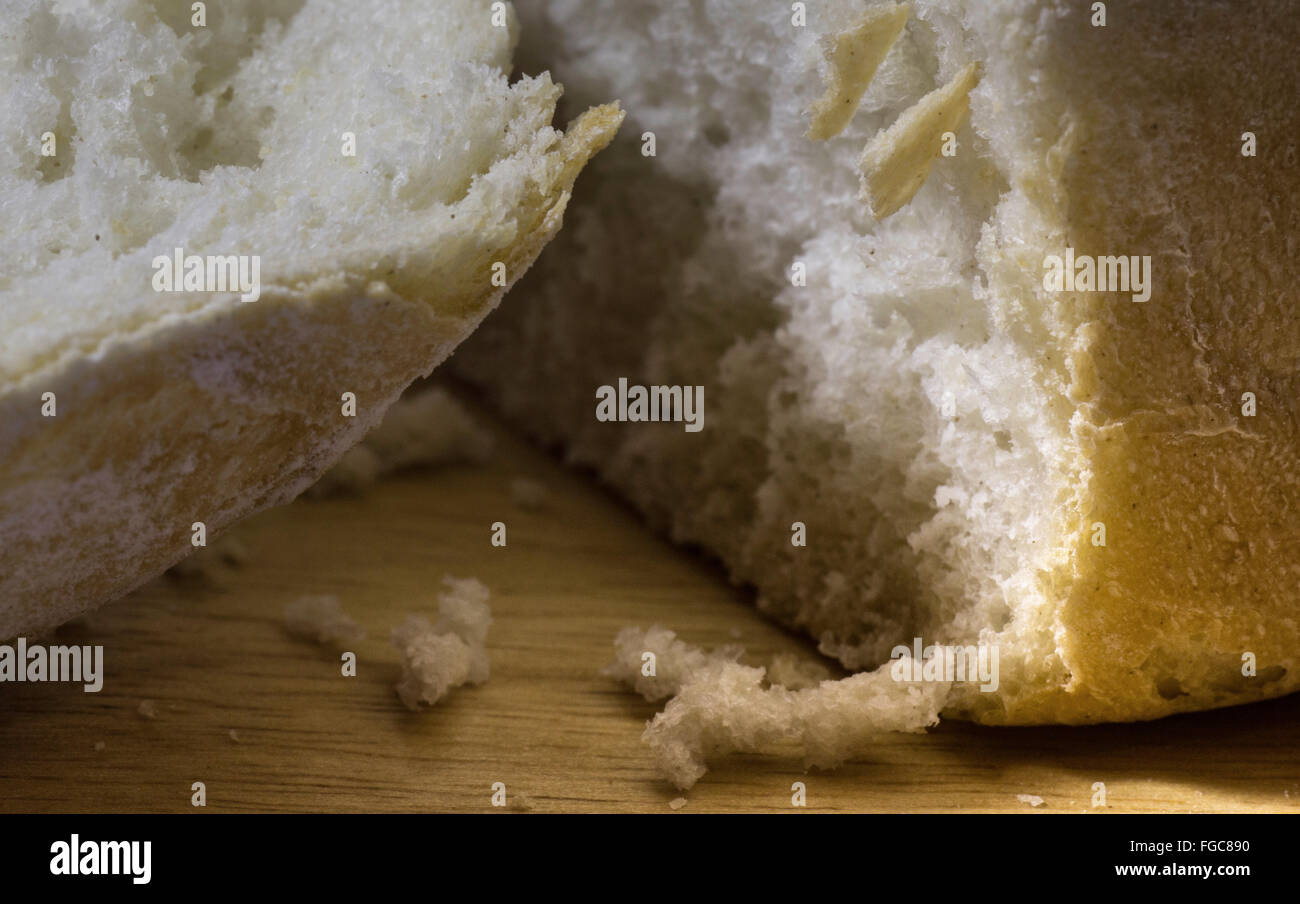 Crostini di pane sulla tavola di legno Foto Stock