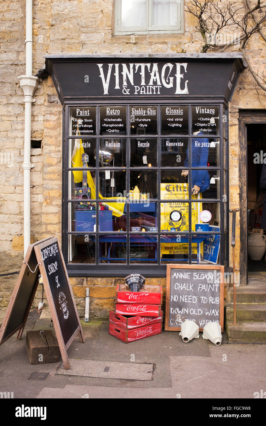 Vintage e Paint Shop. Stow on the Wold, Gloucestershire, Cotswolds, Inghilterra Foto Stock